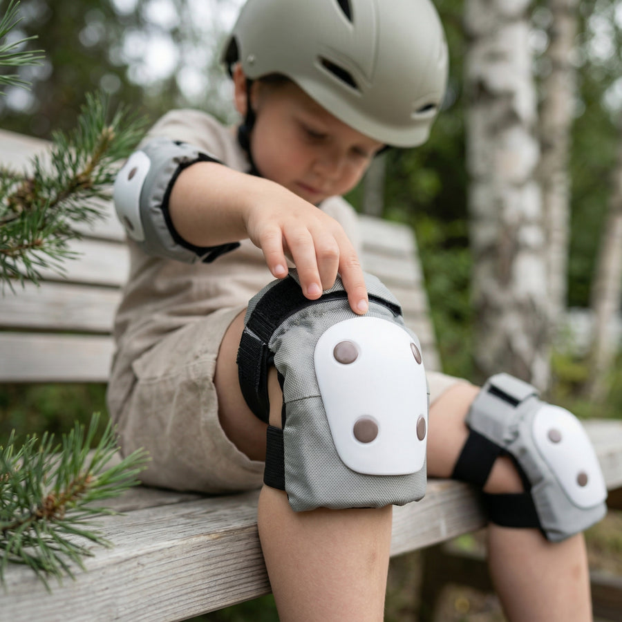 CHANTY Casque enfant + kit de protection – Beige sable  